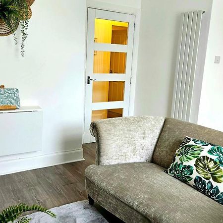 The Ferns - Shared Garden Apartment With Parking Darvel Exterior foto