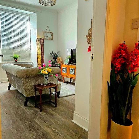 The Ferns - Shared Garden Apartment With Parking Darvel Exterior foto
