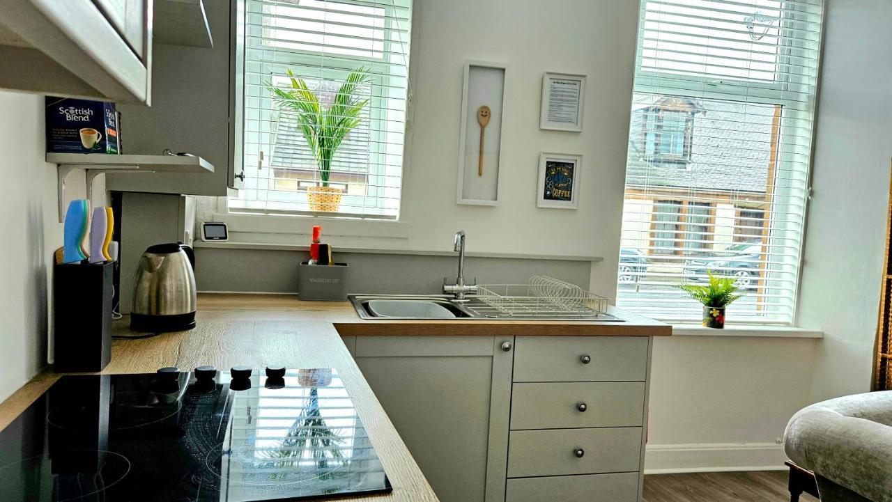 The Ferns - Shared Garden Apartment With Parking Darvel Exterior foto