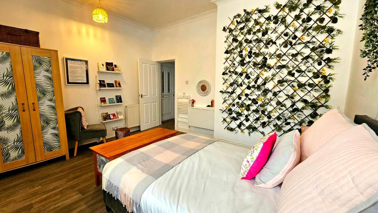 The Ferns - Shared Garden Apartment With Parking Darvel Exterior foto
